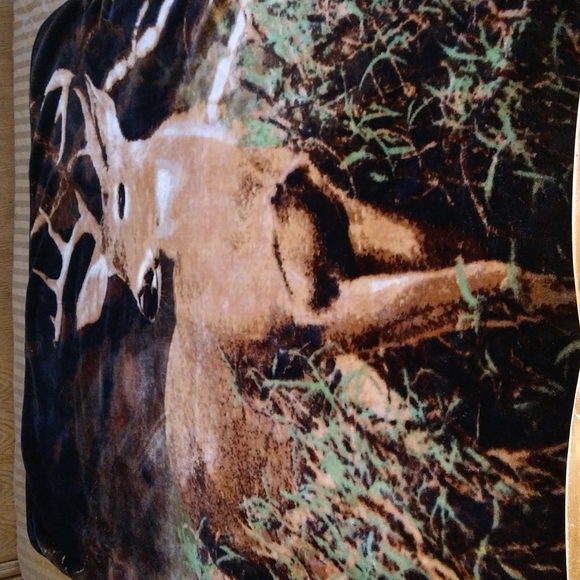 Buck Deer Fleece Throw Blanket - Picture 1 of 2